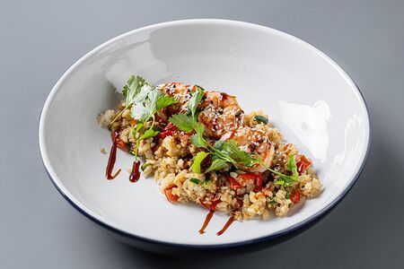 Жареный рис с креветками 