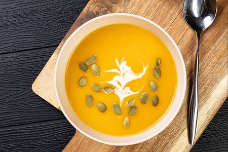 Тыквенный суп-пюре с гренками