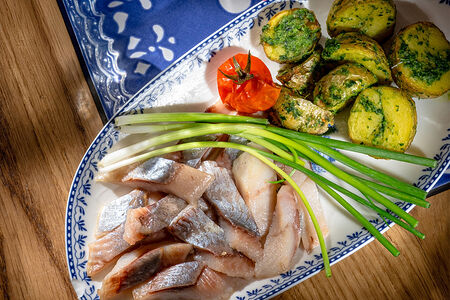 Пряная селедочка с запеченным картофелем