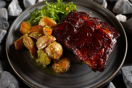 Свиные ребра BBQ с бейби-картофелем