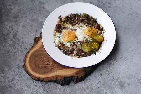 Яичница Таёжная с мясом медведя
