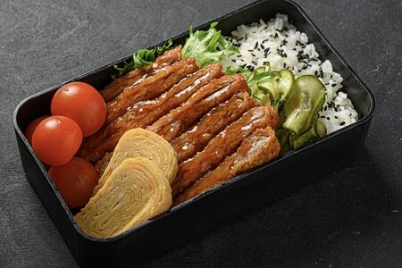 Тонкацу бенто