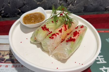 Холодный спринг-ролл с креветкой и крабовыми палочками