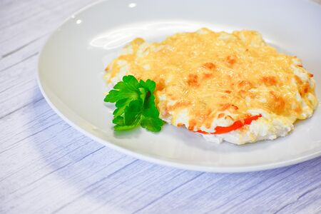 Курица отбивная с помидорами