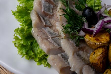 Селёдочка с лучком и отварным картофелем