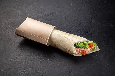 Цезарь-ролл с лососем