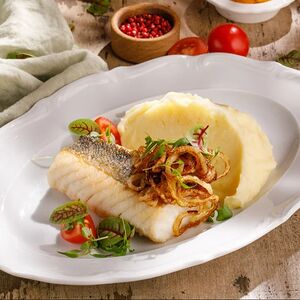 Судак с луком