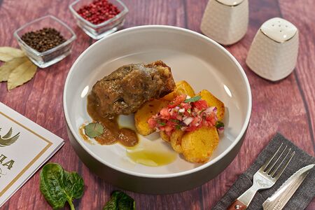 Томленая баранина в гранатовом соусе