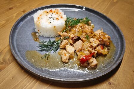 Курица со сладким перцем и с рисом