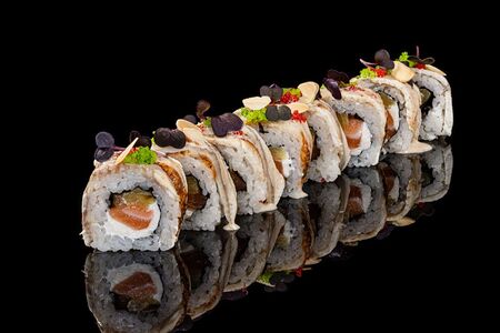 Ролл Унаги с ореховым соусом