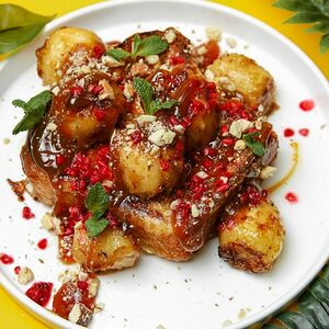 Сладкая бриошь с карамелью и бананами