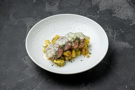 Язык говяжий с жаренкой из печеного картофеля