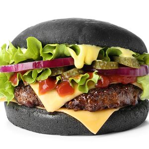 Бургер с курицей в черной булке