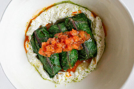 Долма с судаком, креветкой, лабне и сальсой