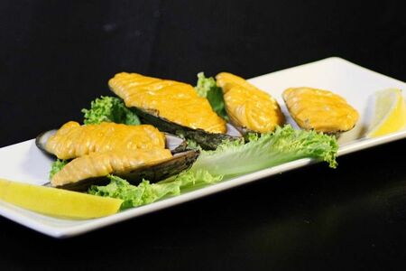 Мидии под соусом спайси