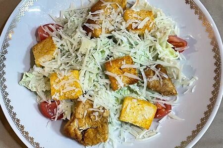 Салат Цезарь с цыплёнком