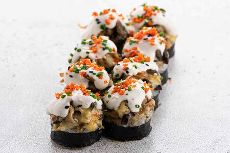 Запеченный ролл с вешенками и трюфелем (8 шт)