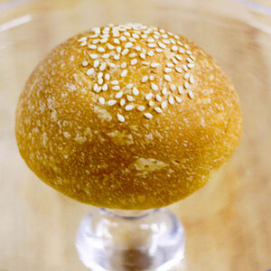 Булочка Дока с кунжутом