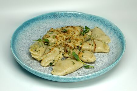 Вареники с картофелем и грибами с жареным луком