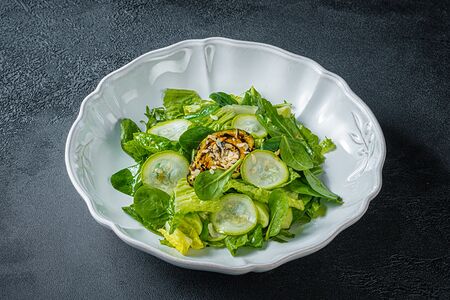 Большой зеленый салат