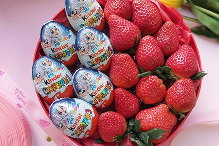 Подарочный набор Клубника и Киндер сюрприз