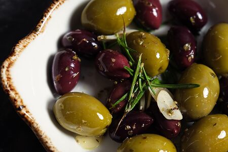 Оливки по-лигурийски