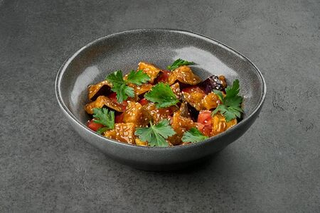 Салат из хрустящих баклажанов