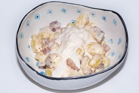 Ньокки с тамбовским окороком и страчателлой