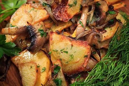 Картофель, жаренный с грибами