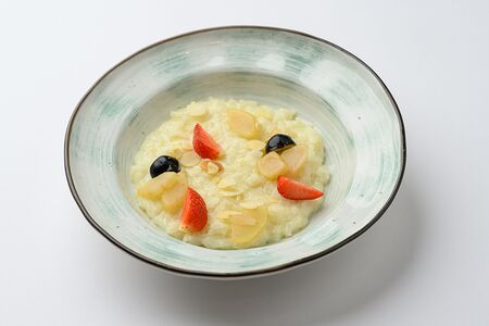 Каша рисовая с грушей и миндалем