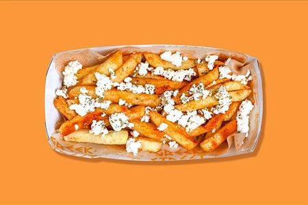 Картофель фри с фетой и орегано