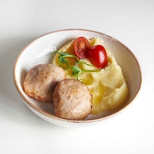 Детские котлетки из индейки с картофельным пюре