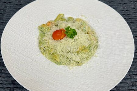 Пенне с креветками и шпинатом