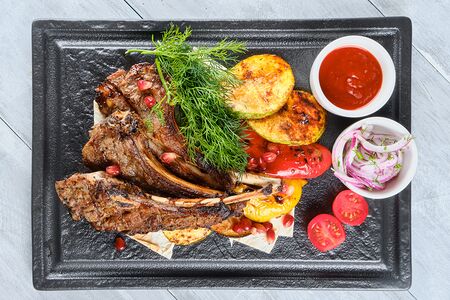 Каре с овощами на гриле