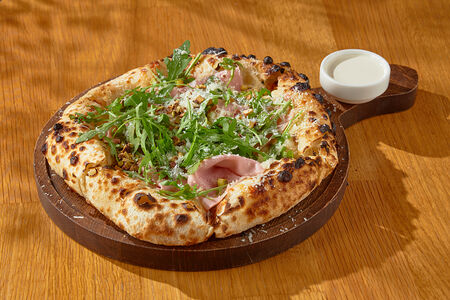 Пицца с мортаделлой и фисташками