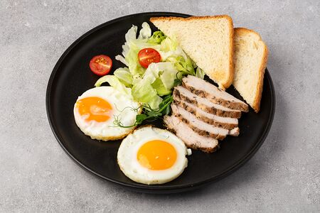 Яичница с запеченной курой 