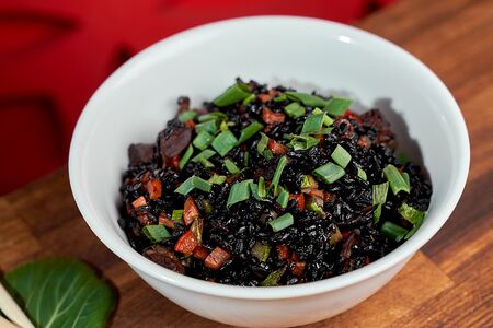 Черный рис с говядиной