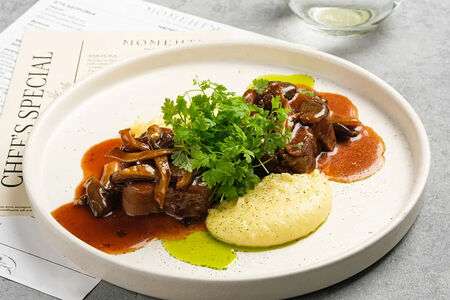 Язык молодого бычка унаги с картофельным пюре  