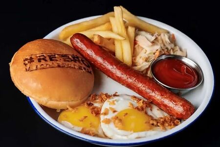 Завтрак с сосиской