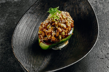 Авокадо с тартаром из угря с чимимури