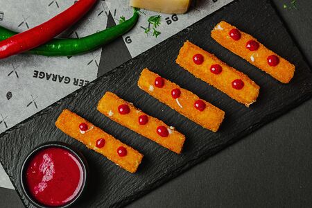 Сырные палочки с брусничным соусом