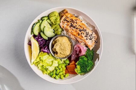 Боул с лососем су-вид