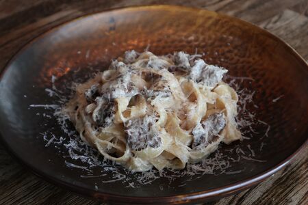 Фетучини с телятиной и белыми грибами