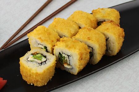 Горячий ролл окунь 