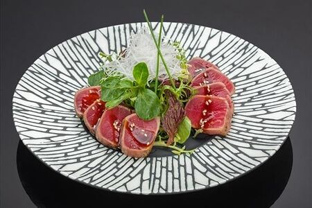 Салат сашими с татаки из тунца еллоуфин