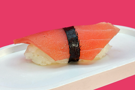 Суши с тунцом