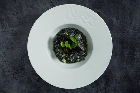 Ризотто неро с кальмаром