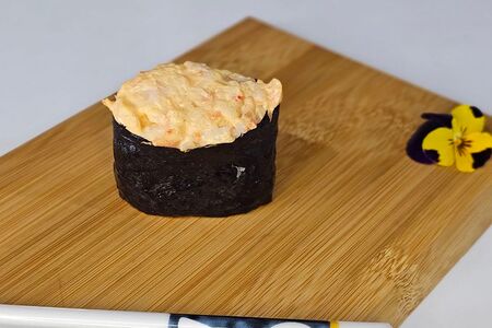 Гункан острый с креветкой