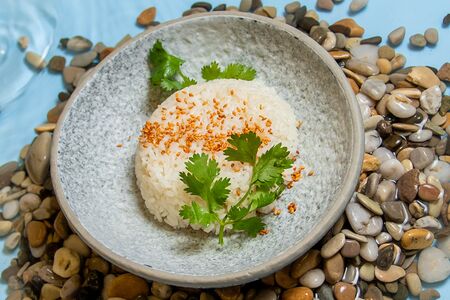 Пряный рис с мицуканом и кунжутом
