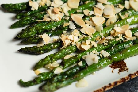 Спаржа на гриле